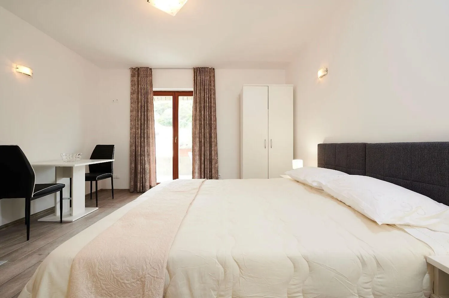 Apartments Antonia - 270M To Sea Traù